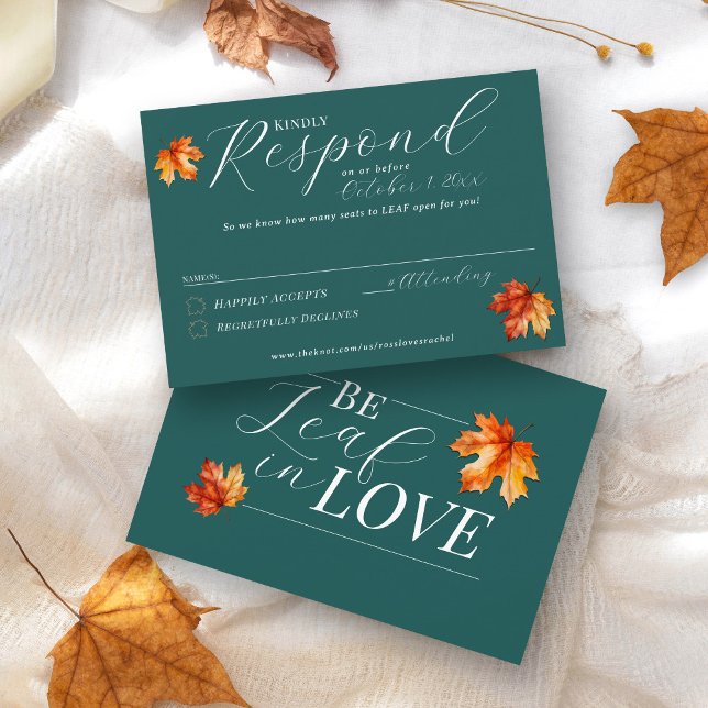 Cartons Réponse Soyez La Feuille Dans L'Amour Feuilles D'Automne T (Be Leaf In Love Elegant fall maple leaves jewel tone teal rust terracotta orange wedding RSVP card)
