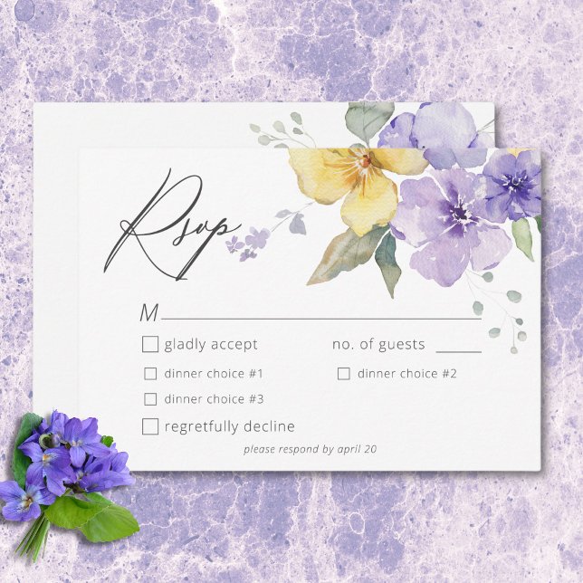 Cartons Réponse Violets violets et jaunes modernes Mariage floral (Modern Purple & Yellow Violets Floral Wedding RSVP Card)