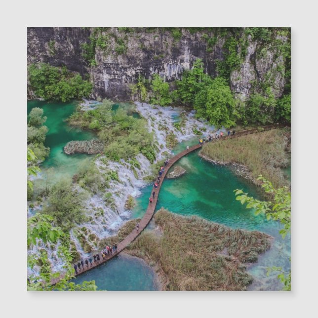 Cascade de cascade du parc des lacs Plitvice (Devant)