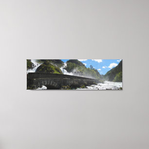 Cascade de Latefossen dans la toile de la Norvège