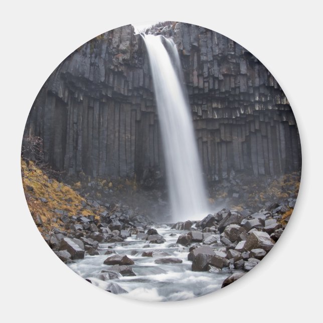 Cascade de Svartifoss en Islande aimant rond (Devant)