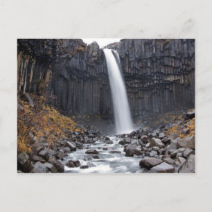 Cascade de Svartifoss en Islande carte postale