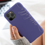Case-Mate iPhone Case Script de nom élégant violet violet moderne<br><div class="desc">Style moderne girly chic simple violet bleu perwinkle couleur de l'année élégant script de nom avec tourbillons cursifs.</div>