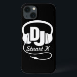 Case-Mate iPhone Casque DJ nommé coque ipad noir et blanc<br><div class="desc">Protégez votre iphone contre les coups et les petits accidents,  avec ce coque ipad. Coque iphone DJ casque graphique original pour dj de musique et jockeys de disque en herbe et ventilateurs de clubbing. Customisez avec votre nom. Exemple : Stuart K. Uniquement conçu par Sarah Trett.</div>