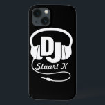 Casque DJ nommé coque ipad noir et blanc<br><div class="desc">Protégez votre iphone contre les coups et les petits accidents,  avec ce coque ipad. Coque iphone DJ casque graphique original pour dj de musique et jockeys de disque en herbe et ventilateurs de clubbing. Customisez avec votre nom. Exemple : Stuart K. Uniquement conçu par Sarah Trett.</div>