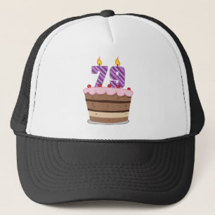 Casquette 79 ans sur le gâteau d'anniversaire