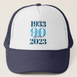 Casquette 90e anniversaire Date spéciale<br><div class="desc">Un casquette de baseball audacieux et frappant de 90ème anniversaire (ou de n'importe quel âge). Ce casquette d'étape spécial consiste en la date de naissance et d'anniversaire en typographie bleu foncé - avec l'âge mis en évidence en bleu clair.</div>