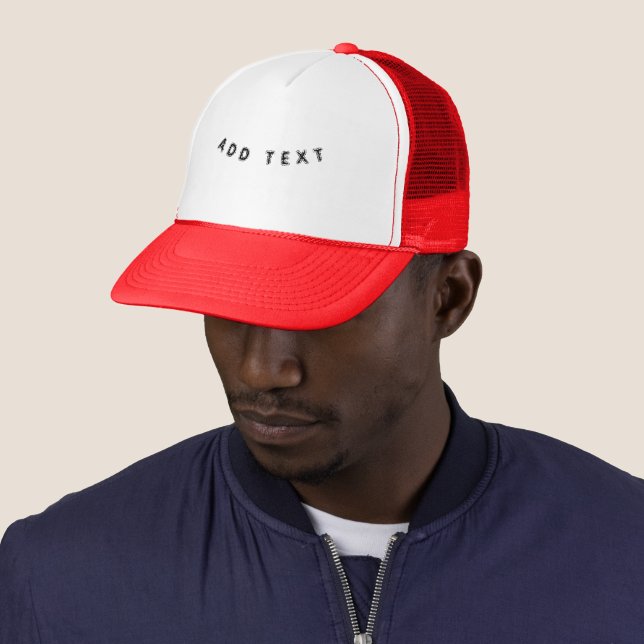 Casquette AJOUTER DU TEXTE imprimé en blanc et en rouge Styl (En situation)