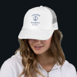 Casquette Ancre nautique Famille Réunion Marine Bleu Blanc C<br><div class="desc">Un casquette de réunion familiale à thème nautique affichant fièrement votre nom de famille, date de réunion et emplacement dans élégant script de calligraphie avec texte moderne élégant. Ce design présente l'illustration d'une ancre de bateau sur mesure avec une boussole en bleu marine avec plusieurs couleurs de facture à choisir....</div>