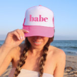 Casquette Bachelorette de bébé minimaliste rose-rose<br><div class="desc">Fun, rose flirt avec simple bloc vertical lettering à donner à chaque invité à la fête de la bachelorette. Joli gardien de la faveur pour votre équipe de mariée préférée ! Message-moi si vous voulez quelque chose de différent de ce que vous voyez ici-heureux de créer quelque chose de personnalisé...</div>