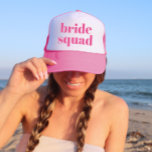 Casquette Bachelorette de la brigade moderne de filles roses<br><div class="desc">Fun, rose flirt avec simple bloc vertical lettering à donner à chaque invité à la fête de la bachelorette. Joli gardien de la faveur pour votre équipe de mariée préférée ! Message-moi si vous voulez quelque chose de différent de ce que vous voyez ici-heureux de créer quelque chose de personnalisé...</div>