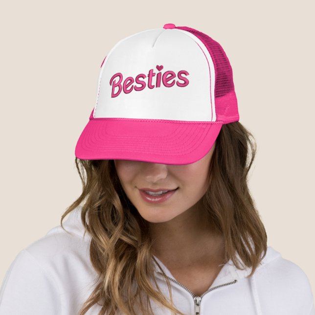 Casquette Besoins roses (En situation)