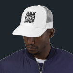 Casquette Black Lives Matt Blanc<br><div class="desc">Black Lives Matt Chapeau de camion blanc avec panneau de protestation de typographie</div>