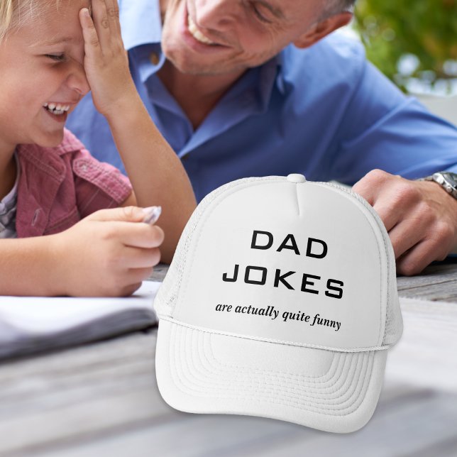 Casquette Blagues de Papa Humour Drôle Caption Fête des Père (A novelty trucker hat with humorous caption, 'Dad jokes are actually quite funny')