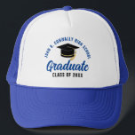 Casquette Bleu Graduate personnalisable Graduation<br><div class="desc">Ces casquettes de troisième cycle,  selon la coutume bleue moderne,  portent votre nom de lycée ou de collège pour la classe de 2025. Customisez avec votre année de graduation sous le script manuscrit chic et le casquette noir grad pour une grande fête de graduation personnalisée faveur cadeau.</div>