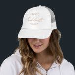 Casquette Bridesmaid minimaliste moderne<br><div class="desc">Que vous soyez la future mariée ou la bonne d'honneur à la recherche d'un cadeau élégant pour vos demoiselles d'honneur, le chapeau de camionnette minimaliste moderne Bachelorette Bridesmaid est le choix parfait. Conçu pour coordonner avec pour la collection de Faire-part de mariage "Chloe". Pour modifier les détails, cliquez sur "Détails"....</div>