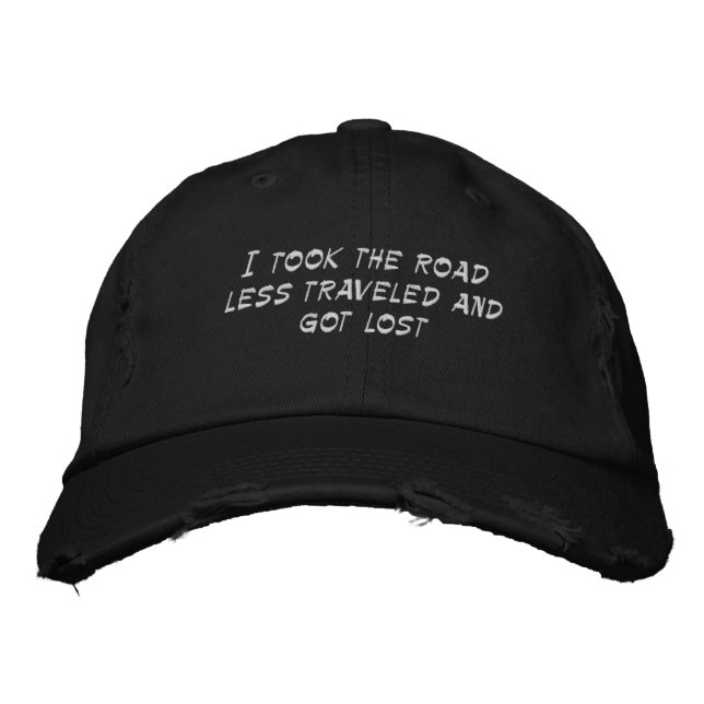 Casquette Brodée "A pris la route moins voyagé et s'est perdu" (Devant)