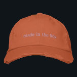 Casquette Brodée Année personnalisée Décennie Né Anniversaire 80s C<br><div class="desc">Célébrez vos racines des années 80 avec ce casquette de baseball brodé branché avec le texte simple mais audacieux "Fabriqué dans les années 80". Avec un design rétro minimaliste et une couleur de fil personnalisable, ce casquette est parfait pour des sorties décontractées, des rencontres nostalgiques, ou juste pour montrer votre...</div>
