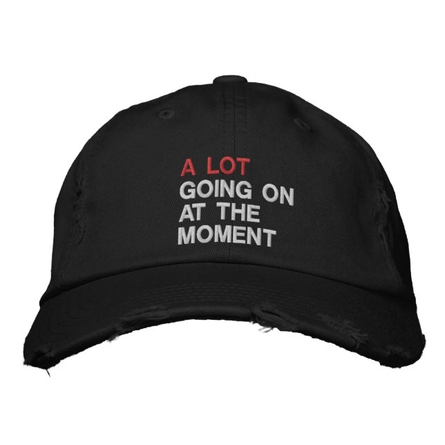 Casquette Brodée Beaucoup de choses se passent à l'instant amusant  (Devant)
