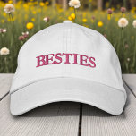 Casquette Brodée Besoins Meilleurs amis Typographie moderne Custom<br><div class="desc">Besties Best Friends Modern Typography Custom Embroder Baseball Casquette dispose du texte simple et moderne brodé "Besties". Parfait comme cadeau pour votre meilleur ami,  cousin,  soeur,  maman et plus. Créé par Evco Studio www.zazzle.com/store/evcostudio</div>