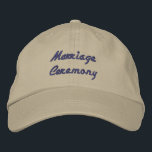 Casquette Brodée Cérémonie de mariage chapeau de mariage personnali<br><div class="desc">Présentation du chapeau "Cérémonie de mariage",  un accessoire élégant et sophistiqué conçu pour votre jour de mariage. Parfait pour la mariée,  le marié et le cortège de mariage. 

Chapeau ou casquette en coton couleur kaki confortable et doux avec broderie. Vous pouvez facilement personnaliser le texte du nom.</div>