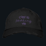 Casquette Brodée Citation française amusante en noir<br><div class="desc">Un tour humoristique sur le dicton français pour apprécier et accepter la vie comme elle est - c'est la vie flippante - avec une esthétique minimaliste boho. Un cadeau cool pour votre ami francophile, les blogueurs de voyage et les amoureux de France pour des journées de brunch décontractées et tous...</div>