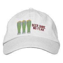 Casquette brodée de bouchons de bière