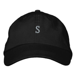 Casquette brodée du monogramme lettre S