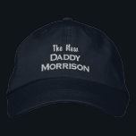 Casquette Brodée Funny New Daddy Personnalisé Papa Nom de famille N<br><div class="desc">Surprenez le nouveau père (ou père à être) avec ce casquette de baseball cool qui présente un design texte qui dit "Le nouveau papa Morrison" (insérer le nom de famille personnalisé). La photo ci-dessus est du texte blanc sur un casquette bleu marine, mais vous pouvez facilement changer le texte et...</div>