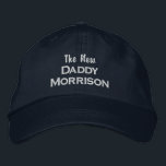 Casquette Brodée Funny New Daddy Personnalisé Papa Nom de famille N<br><div class="desc">Surprenez le nouveau père (ou père à être) avec ce casquette de baseball cool qui présente un design texte qui dit "Le nouveau papa Morrison" (insérer le nom de famille personnalisé). La photo ci-dessus est du texte blanc sur un casquette bleu marine, mais vous pouvez facilement changer le texte et...</div>