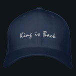 Casquette Brodée King est de retour Basique Flexfit couleur de la M<br><div class="desc">King est de retour Basique Flexfit Laine Marine Couleur Brodée Baseball Taille du Casquette Flexfit Laine est S/M, 6 3/4" - 7 1/4" et Vous pouvez modifier le texte. Le Basic Flexfit Wool Casquette est un type de casquette de baseball populaire connu pour son ajustement confortable et son design classique....</div>