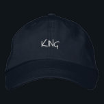 Casquette Brodée KING Royal Fashion avec cette couleur marine-casqu<br><div class="desc">Reposez-vous à la mode royale avec ce casquette de la marine portant le "KING" brodé sur le devant. Fabriqué en coton doux avec une sangle réglable pour un ajustement confortable,  il est parfait pour ajouter une touche de réalité à toute tenue.</div>