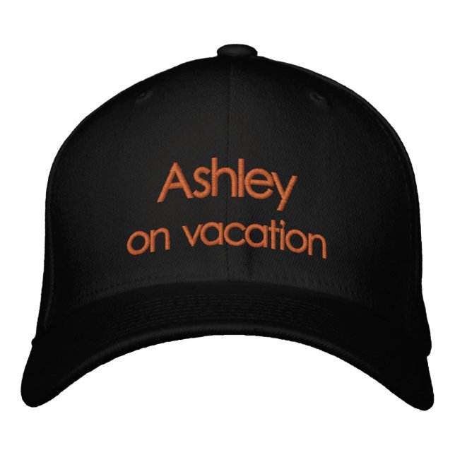 Casquette Brodée Lettres Ashley en vacances (Devant)