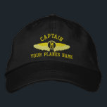 Casquette Brodée Nom et monogramme personnalisés des pilotes<br><div class="desc">Un design sur mesure très élégant pour votre pilote d'avion. Faites-leur savoir qui est responsable du design et du monogramme de cette aile. Redécolorez facilement la broderie jaune à partir d'un choix de couleurs pour créer un design unique pour votre avion.</div>