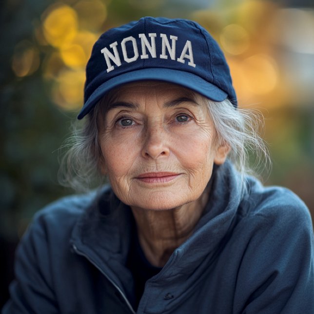 Casquette Brodée Nonna Arc Athlétique (Nonna athletic arched embroidered text on navy baseball cap for Italian grandmother gift)