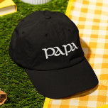 Casquette Brodée Papa Simple Tendance Moderne Typographie Personnal<br><div class="desc">Papa Simple Tendance Moderne Typographie Personnalisée Brodée Casquette de baseball présente le texte simple et moderne brodé "Papa". Parfait comme cadeau pour papa pour la Fête des pères,  Noël,  anniversaire et plus. Créé par Evco Studio www.zazzle.com/store/evcostudio</div>