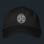 Casquette Brodée Papa Simple Typographie Moderne Personnalisé<br><div class="desc">Le Casquette de baseball brodé personnalisé Papa est un simple texte brodé moderne "Papa". Parfait comme cadeau pour papa pour la Fête des pères,  Noël,  anniversaire et plus. Créé par Evco Studio www.zazzle.com/store/evcostudio</div>