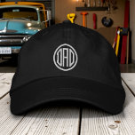 Casquette Brodée Papa Simple Typographie Moderne Personnalisé<br><div class="desc">Le Casquette de baseball brodé personnalisé Papa est un simple texte brodé moderne "Papa". Parfait comme cadeau pour papa pour la Fête des pères,  Noël,  anniversaire et plus. Créé par Evco Studio www.zazzle.com/store/evcostudio</div>