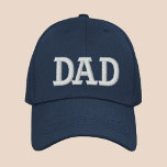 Casquette Brodée Papa Simple Typographie Moderne Personnalisé<br><div class="desc">Le Casquette de baseball brodé personnalisé Papa est un simple texte brodé moderne "Papa". Parfait comme cadeau pour papa pour la Fête des pères,  Noël,  anniversaire et plus. Créé par Evco Studio www.zazzle.com/store/evcostudio</div>
