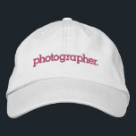 Casquette Brodée Photographe rose<br><div class="desc">un PHOTOGRAPHE casquette brodé Ce casquette a "photographe". en texte rose.</div>