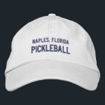 Casquette Brodée Pickleball Personnalisé Sports Votre ville, nom du<br><div class="desc">Le casquette de base-ball parfait pour les amateurs de pickleball.  Ajoutez votre ville/ville ou le nom de l'équipe/club pour créer un casquette de pickleball.  Parfait pour les tournois ou les matchs d'équipe.</div>