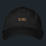 Casquette Brodée Pièce de tête noire réglable KING Luxe pour homme<br><div class="desc">Présentation de nos casquettes et chapeaux brodés avec le nom/texte imprimé KING de couleur noire. Un roi est un titre donné à un monarque masculin qui détient l'autorité et le pouvoir suprêmes sur un royaume ou un État souverain. La position d'un roi est souvent héréditaire, transmise de génération en génération...</div>