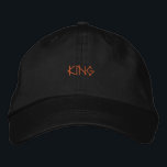 Casquette Brodée Plomb avec confiance portant Custom KING Handsome<br><div class="desc">Portez votre couronne en toute confiance - Ce casquette imprimé noir KING offre un ajustement réglable et confortable pour un style quotidien.</div>
