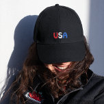 Casquette Brodée Rouge blanc et bleu USA noir<br><div class="desc">États-Unis rouge,  blanc et bleu brodés sur un casquette de baseball noir attrayant. Don patriotique. Casquette politique. Créez votre propre cadeau.</div>