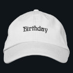 Casquette Brodée Texte d'anniversaire personnalisé souhaits Couleur<br><div class="desc">Couleur blanche Brodé Casquette ou Casquette Couleur noir Texte Beau Anniversaire Nom du texte Couleur blanche Casquette</div>