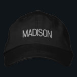 Casquette Brodée Texte de nom personnalisé minimaliste noir blanc<br><div class="desc">Minimaliste Nom personnalisé texte noir blanc brodé Casquette de baseball. Disponible en plusieurs couleurs</div>