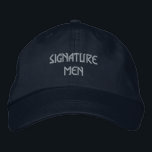 Casquette Brodée Vibes Suprêmes de Chapeau Réglable pour Hommes à S<br><div class="desc">Conçu pour les amateurs de mode moderne, cette casquette Navy présentant un texte gras « Signature Men » offre une apparence raffinée et personnalisée inspirée du streetwear. Le design de lettrage élégant donne à l'accessoire une identité masculine premium qui se marie parfaitement avec les tenues décontractées, la mode sportive, les...</div>