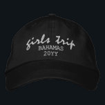 Casquette Brodée Voyage de filles Typographie de script moderne Per<br><div class="desc">Girls Trip Modern Script Typography Personnalisée Personnalisée Brodée Baseball Casquette dispose du texte simple et moderne brodé "Girls Trip" avec votre emplacement personnalisé et votre date ou année. Parfait pour votre prochain voyage de filles. Créé par Evco Studio www.zazzle.com/store/evcostudio</div>