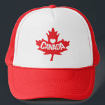 Casquette canadien de coeur et d'érable rouge<br><div class="desc">Montrez votre amour au Canada. Avec ce drapeau canadien style feuille d'érable et casquette graphique / casquette. Lit Canada. Un cadeau parfait pour un Canadien ou pour la fête du Canada. Conception par Sarah Trett.</div>