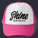 Casquette Chapeau de camion brillant avec citation motivante<br><div class="desc">Chapeau de camion brillant avec une citation motivante. Casquette de baseball rose personnalisé avec typographie de script. Design élégant de lettrage manuel. Disponible en différentes couleurs. Ajoutez votre propre citation mignonne ou en disant optionnellement. Amusant idée cadeau d'anniversaire pour les amis et la famille.</div>